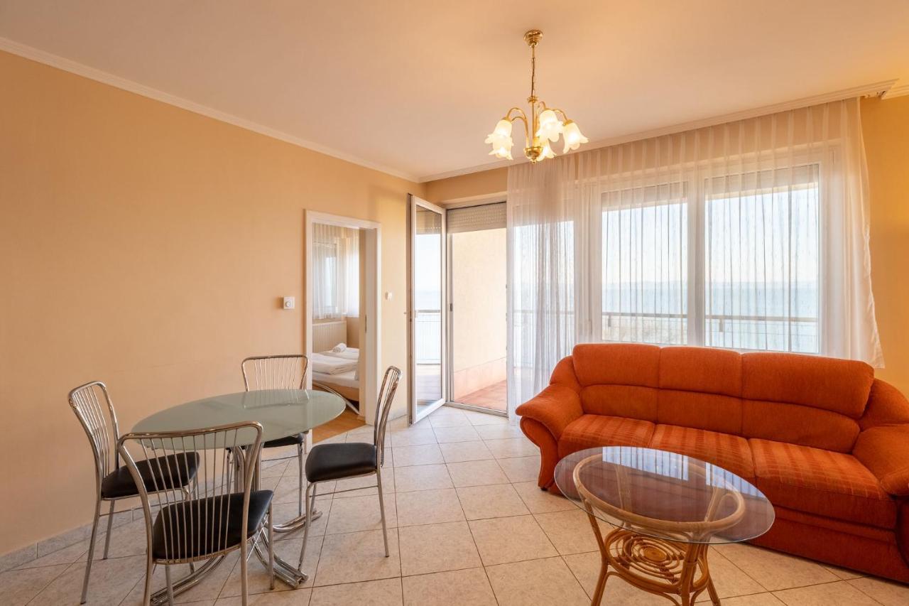 Kek Hullam Apartman By Bltn Apartment Siofok Exterior photo