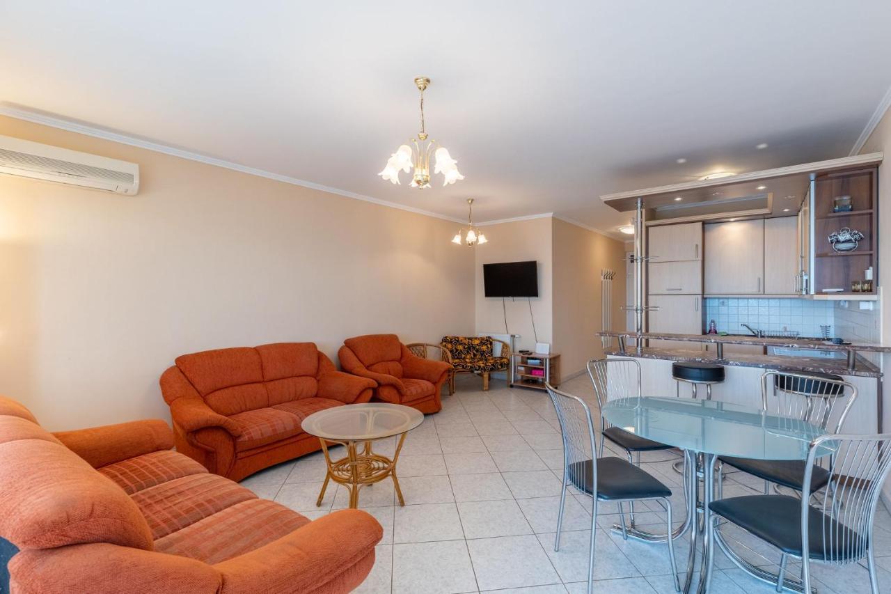 Kek Hullam Apartman By Bltn Apartment Siofok Exterior photo